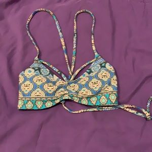 NWOT Blue paisley bikini top